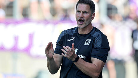 1860-Trainer Patrick Glöckner zeigt vor dem VfB Stuttgart II großen Respekt.