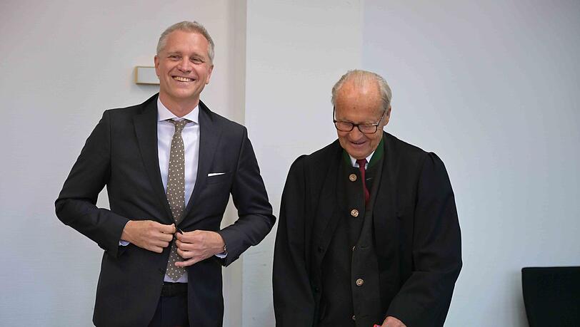 Er hat am Ende dann gut lachen: der AfD-Europaabgeordnete Bystron (links).