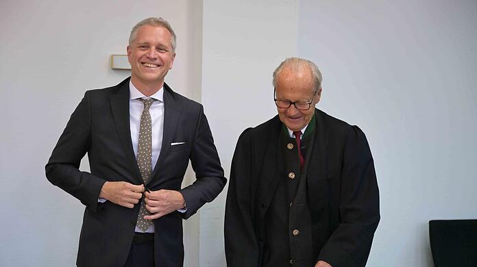 Er hat am Ende dann gut lachen: der AfD-Europaabgeordnete Bystron (links).