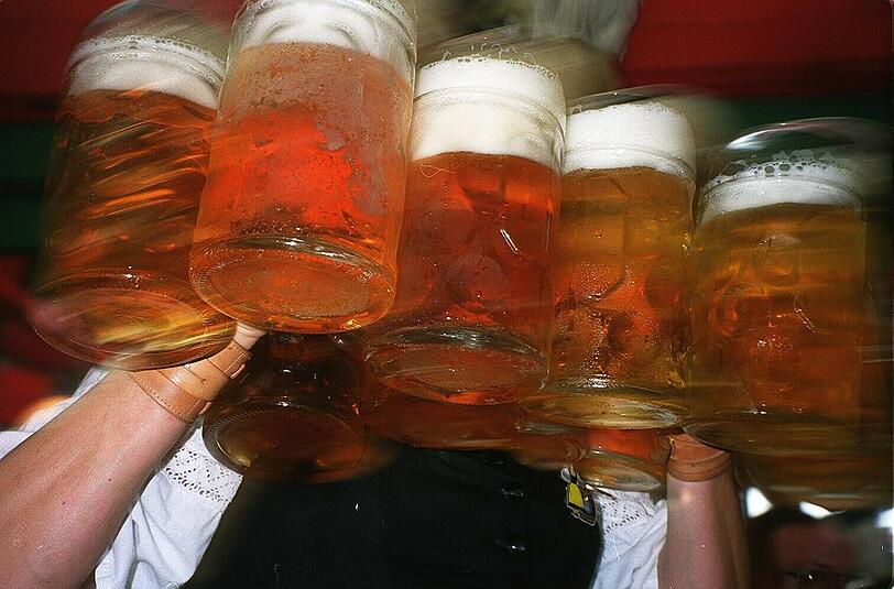 Nur Münchner Bier darf sich Wiesn-Bier nennen - auch wenn es zur Ablenkung "Wiesen-Bier" genannt wird.