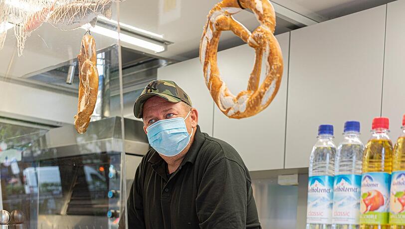 Hier gibt's frische Fischsemmeln. Hier gibt's frische Fischsemmeln.