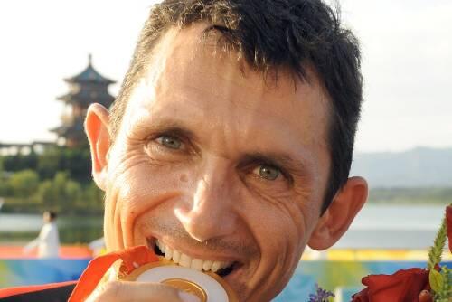 Nach 24,8 Kilometern am Ziel seiner Träume: Michael Teuber holt Gold in Peking.