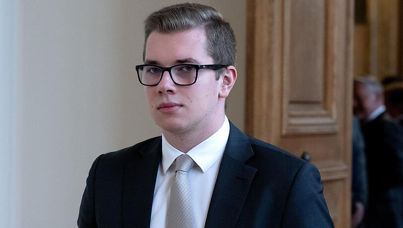 Daniel Halemba, AfD-Politiker, kommt im bayerischen Landtag zu einer Plenarsitzung. (Zu dpa «Haftbefehl gegen AfD-Politiker Halemba aufgehoben») +++ dpa-Bildfunk +++