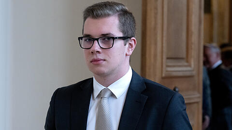 Daniel Halemba, AfD-Politiker, kommt im bayerischen Landtag zu einer Plenarsitzung. (Zu dpa «Haftbefehl gegen AfD-Politiker Halemba aufgehoben») +++ dpa-Bildfunk +++