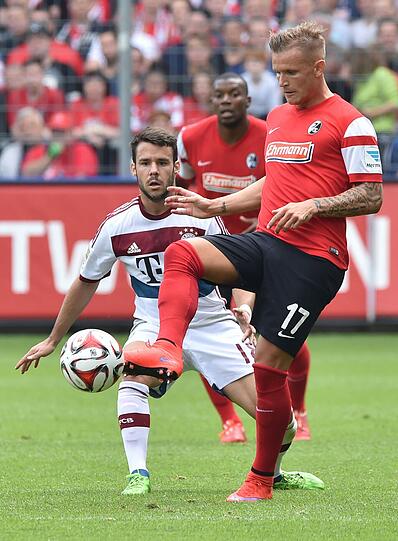 JUAN BERNAT - NOTE 5 - Erlief und ergrätschte sich viele Bälle. Die Konstante der Bayern auf der linken Abwehrseite, stets anspielbar und ballsicher. Über seine Seite kam allerdings nicht so viel Offensivdruck wie über rechts, außerdem fiel das 1:2 über links. Gegen Ende der Saison ging ihm jedoch etwas die Stabilität verloren.