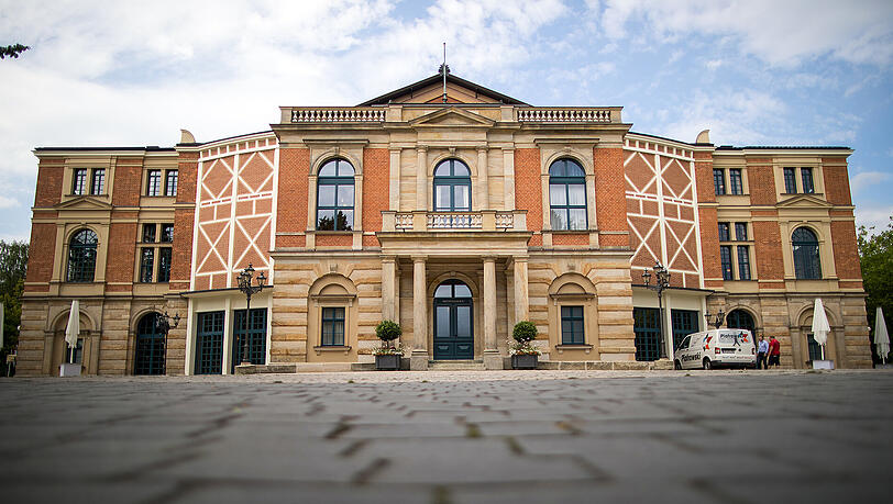 Im Vorfeld der 106. Bayreuther Festspiele wurde dem langjährigen Leiter Wieland Wagner gedacht. Im Vorfeld der 106. Bayreuther Festspiele wurde dem langjährigen Leiter Wieland Wagner gedacht.