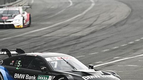 Bruno Spengler (BMW Team RMG, vorne) und Timo Glock (BMW Team RMR) fahren auf der Strecke. Foto: Nicolas Armer