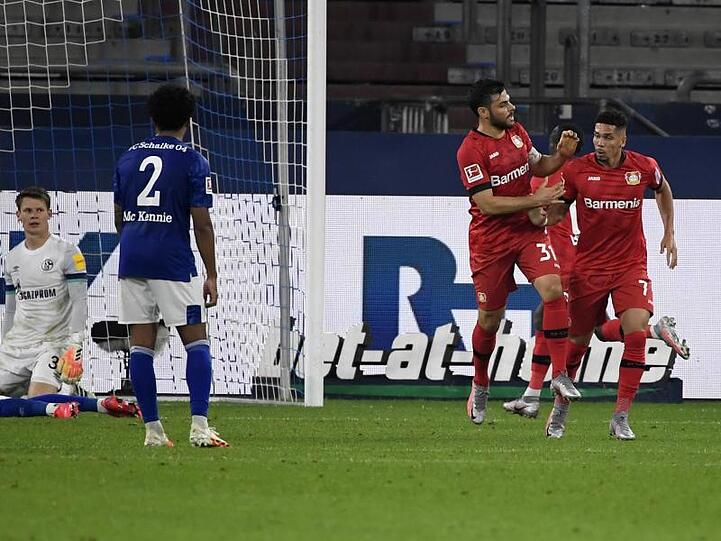Ein Eigentor rettete Bayer Leverkusen einen Punkt auf Schalke.