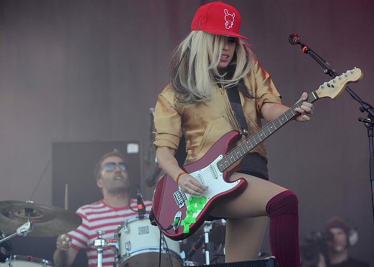 Heiße Rocker, wilde Punks und johlende Fans - auf den beiden Festivals Rock im Park und Rock am Ring feierten über 100.000 Rockfans am Wochenende ihre Lieblingsband. Unter anderem mit dabei: Metallica, Die Toten Hosen, The Ting Tings und Rapper Cro.
