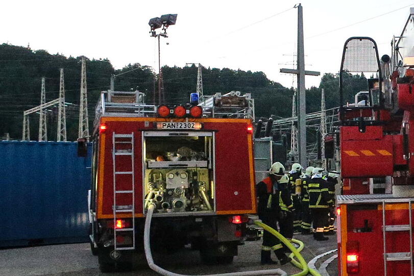 Brand in einem Umspannwerk in Simbach: Die Bilder vom Feuerwehreinsatz.