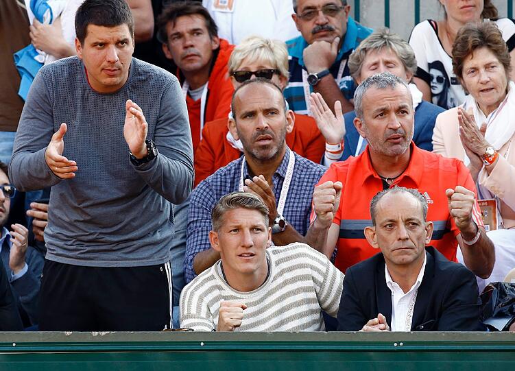 Schon in Frankreich nahm der Bayern-Star in der Box von Ana Ivanovic Platz und feuerte die 28-jährige Serbin an.