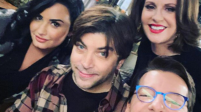 Hatten Spaß bei der Arbeit: Demi Lovato (links), Megan Mullally (2. v. rechts) und Sean Hayes (rechts)
