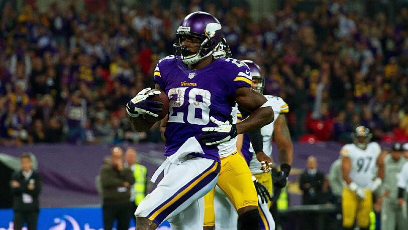 Trauert um seinen Sohn (2): Adrian Peterson, Star der Minnesota Vikings. Trauert um seinen Sohn (2): Adrian Peterson, Star der Minnesota Vikings.