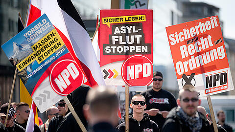 Derartige NPD-Demonstrationen wie hier in Berlin könnten in Deutschland vielleicht bald der Vergangenheit angehören.