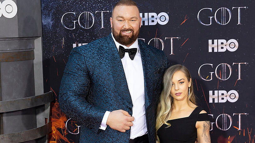 Hafthor Björnsson und seine Frau Kelsey Henson erwarten einen Sohn.