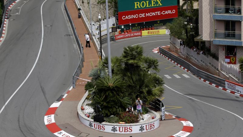 Mercedes-Pilot Lewis Hamilton rast durch Monaco. Mercedes-Pilot Lewis Hamilton rast durch Monaco.