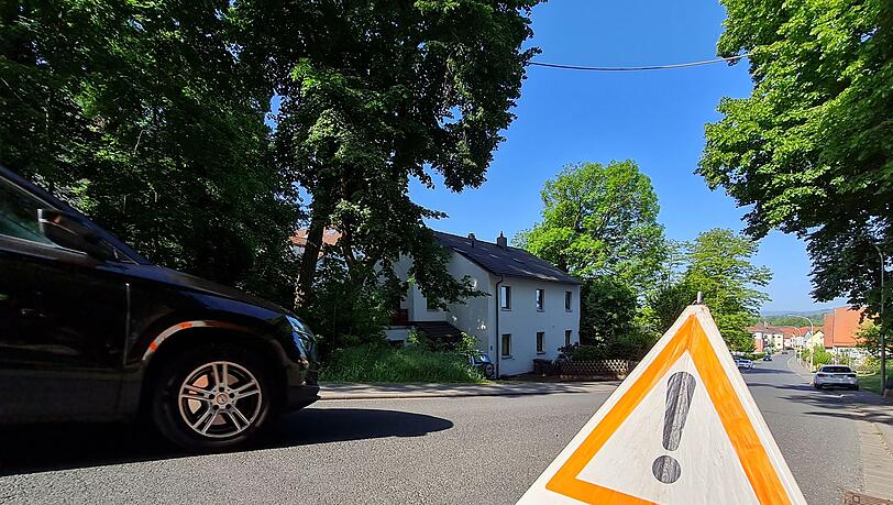 Ein solches Seil, dass 2023 im oberfränkischen Memmelsdorf gespannt wurde, soll nun auch in Nürnberg Eichhörnchen sicher über die Straße helfen. (Archivbild)