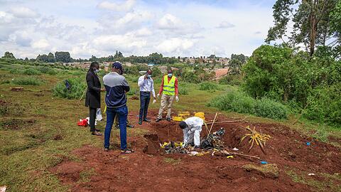 Der Fall von mindestens 33 Leichen in einem Massengrab gibt den kenianischen Ermittlern R&auml;tsel auf.