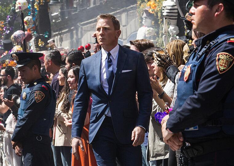 Die Eröffnungssequenz von "Spectre" spielt in Mexico City, wo Bond (Daniel Craig) einen Auftrag zu erledigen hat. Die Eröffnungssequenz von "Spectre" spielt in Mexico City, wo Bond (Daniel Craig) einen Auftrag zu erledigen hat.