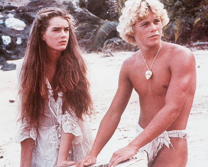 Ein Beispiel, wo die Neugier auf Erotik zwar kitschig, aber romantisch bedient wurde: "Die blaue Lagune" mit Christopher Atkins und Brooke Shields, 1980, von Randeal Kleiser.