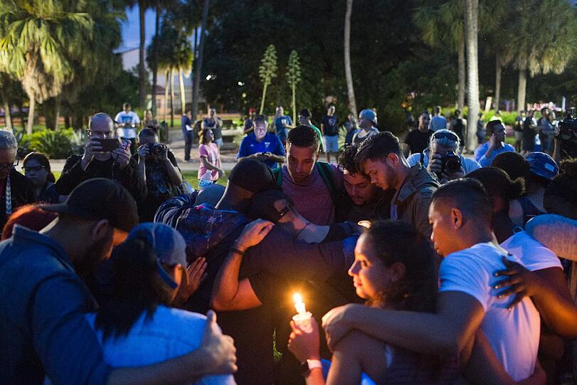 Die Menschen in Orlando trauern um die 50 Opfer des Terrorangriffs.