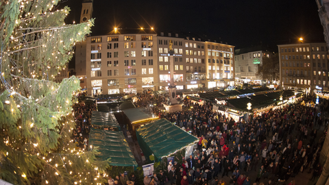 Bei der Eröffnung des Christkindlmarktes gibt es am Mittwochabend großes Gedränge &ndash; wie häufig zu Stoßzeiten. Dann haben Taschendiebe ein leichtes Spiel.