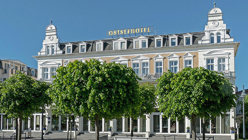 Das Fünfsterne-SEETELHOTEL Ahlbecker Hof direkt an der historischen Strandpromenade. Das Fünfsterne-SEETELHOTEL Ahlbecker Hof direkt an der historischen Strandpromenade.