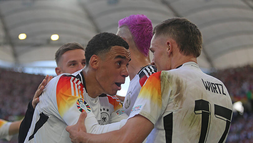 Spielen Jamal Musiala (l.) und Florian Wirtz (r.) bald auch beim FC Bayern zusammen? Uli Hoeneß hätte nichts dagegen. Spielen Jamal Musiala (l.) und Florian Wirtz (r.) bald auch beim FC Bayern zusammen? Uli Hoeneß hätte nichts dagegen.