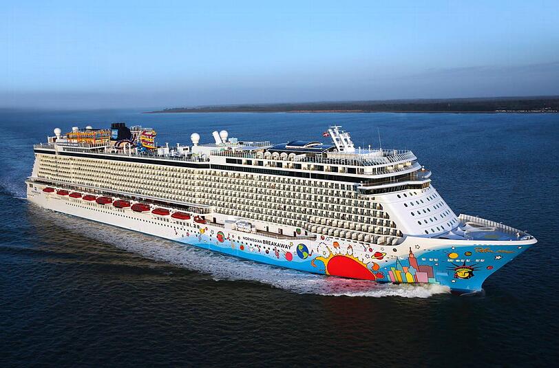 Das norwegische  Schiff Norwegian Breakaway hat 146  000 Brruttoregistertonnen (BRT) ist 324   Meter lang und bietet Platz für 4028  Passagiere