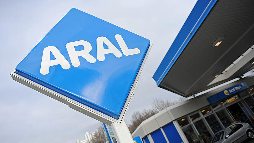 Aral &ndash; Da die beiden Kohlenwasserstoffgruppen Aromate (Benzol) und Aliphate (Benzin) nicht sonderlich einprägsam klingen, entschied man sich beim Kraftstoffhändler dafür, die Hauptbestandteile seiner Handelsgüter einfach abzukürzen.