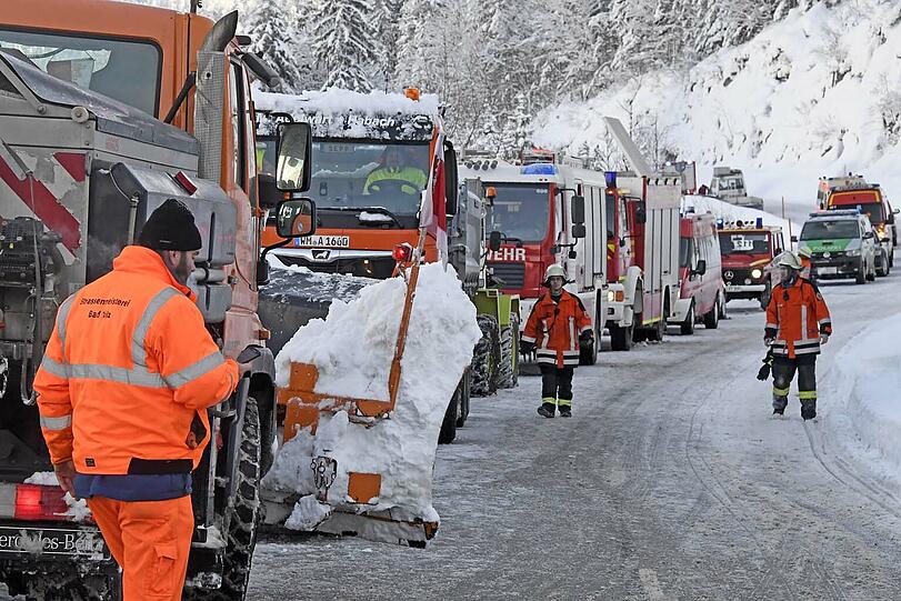 Dramatische Rettungsaktion nach einem Unfall auf der Bundesstraße 307 bei Fall-Vorderriß.