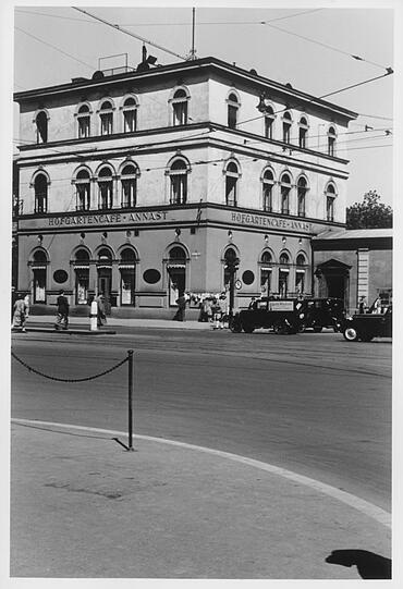 Das Hofgarten-Café Annast auf einem Bild um 1935.