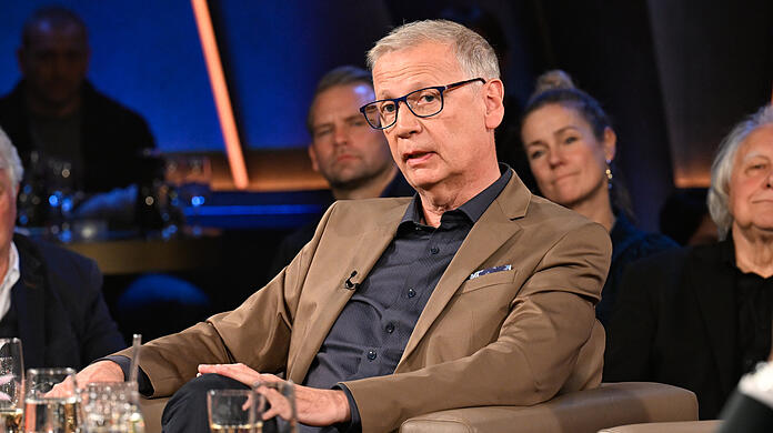 Seit 1999 moderiert Günther Jauch nun "Wer wird Millionär" bei RTL. Er  habe damals keinen Vertrag unterschrieben, sagte der 67-Jährige in der NDR Talkshow.