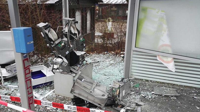 Von dem Fahrkartenautomaten blieb nicht viel übrig.