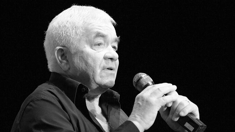 Gus Backus: "Da sprach der Häuptling der Indianer" mit diesem Lied feierte der Schlagersänger in den 60er Jahren große Erfolge. Nach langer schwerer Krankheit stirbt der gebürtige New Yorker im Alter von 81 Jahren.