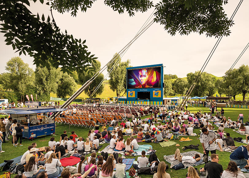Das Kino am Olympiasee hat neben der klassischen Leinwand auch eine LED-Wand f&uuml;r Vorstellungen bei Tageslicht.