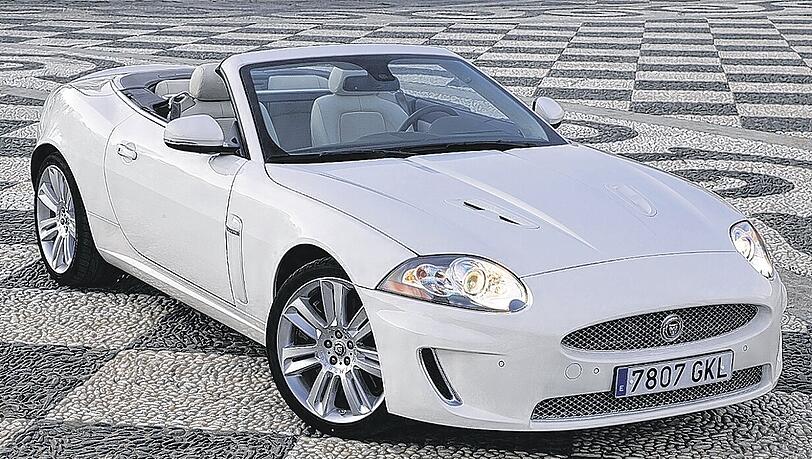 Bringt’s dank Kompressor-Aufladung auf bis zu 510 PS – und klingt auch richtig gut: das noble XK Cabrio von Jaguar. Bringt’s dank Kompressor-Aufladung auf bis zu 510 PS – und klingt auch richtig gut: das noble XK Cabrio von Jaguar.