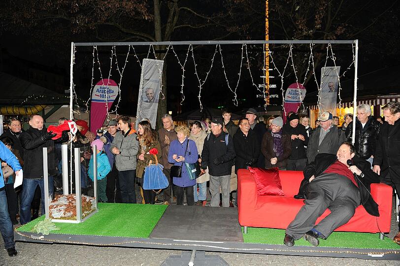 Hier mehr Bilder von der Wiege-Aktion mit Ottfried Fischer auf dem Viktualienmarkt....