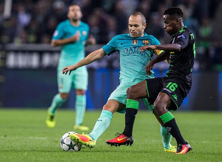 Offensives Mittelfeld: Kämpft des Öfteren mit Verletzungen - fit gehört Andres Iniesta aber zur absoluten Top-Spitze: Platz 2 für ihn.