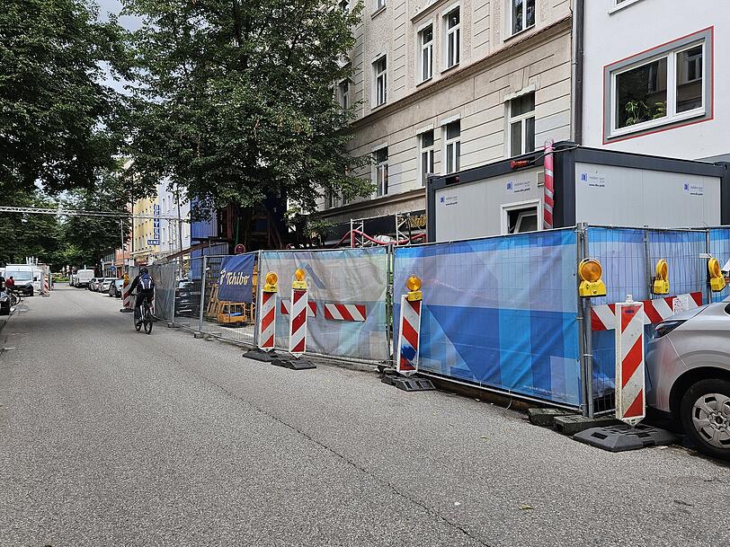 Auch zwei große Baustellen in der Straße waren für die Fußgängerzone nicht gerade förderlich. Auch zwei große Baustellen in der Straße waren für die Fußgängerzone nicht gerade förderlich.