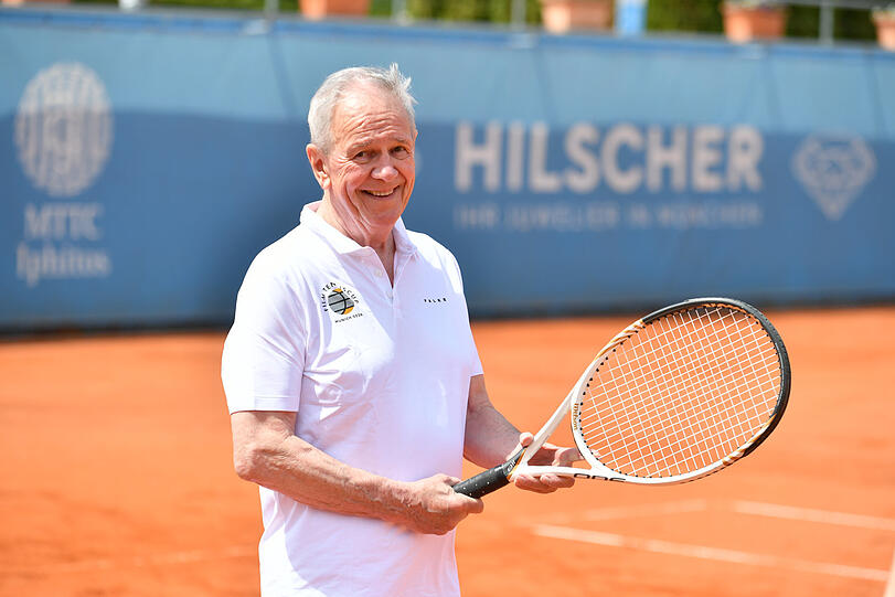Radio-Legende Fritz Egner schwingt am Samstag ebenfalls den Schläger für den guten Zweck. Radio-Legende Fritz Egner schwingt am Samstag ebenfalls den Schläger für den guten Zweck.