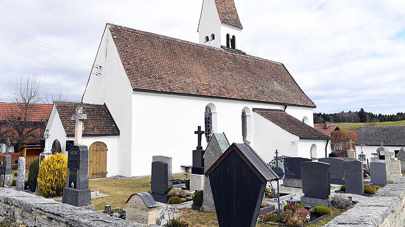 Die Trauerfeier fand in der Kirche St. Margaretha statt, die Beisetzung auf dem Friedhof in Untersöchering.