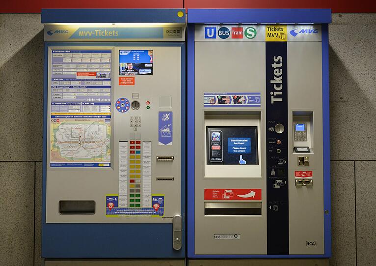 Ein Ticketautomat wurde mit einem selbstgebastelten Böllern gesprengt (Symbolbild)