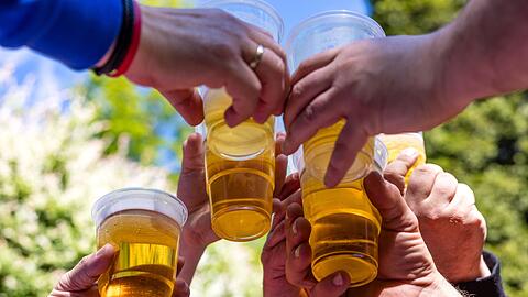 Alkohol geh&ouml;rt f&uuml;r viele zum Vatertag dazu. (Archivbild)