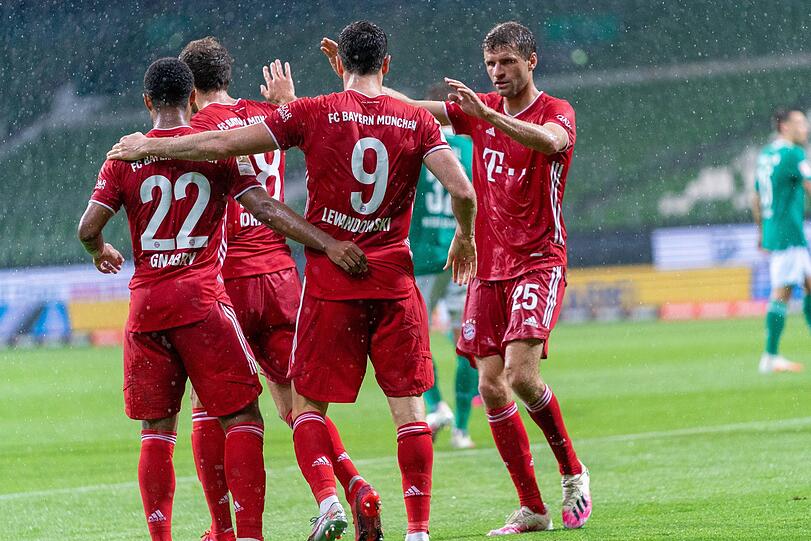 Robert Lewandowski brachte die Bayern gegen Werder kurz vor der Halbzeit mit einem tollen Treffer in Führung.