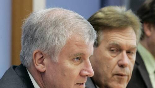 "Hier und da Verletzungen": Horst Seehofer und Michael Glos. "Hier und da Verletzungen": Horst Seehofer und Michael Glos.