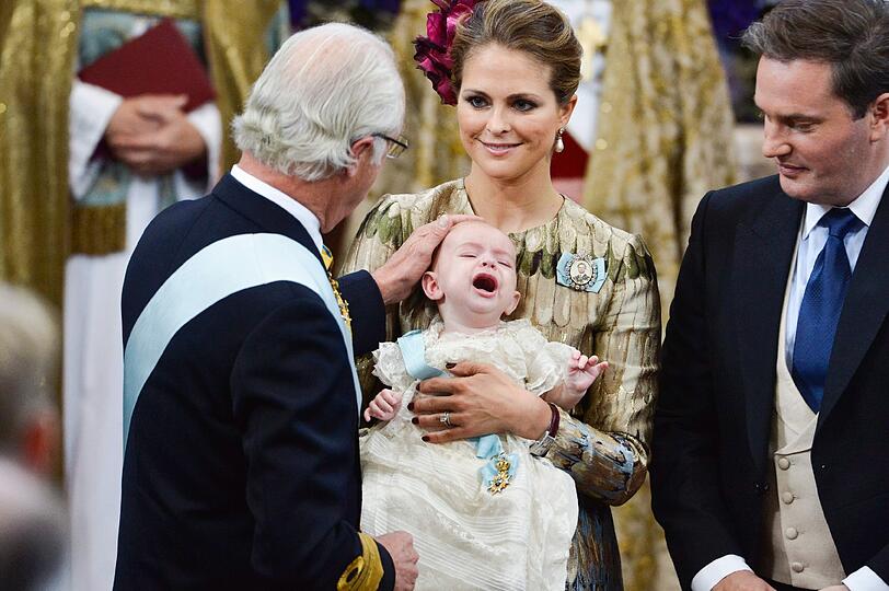 König Karl Gustav von Schweden bei der Taufe seines Enkels Prinz Nicolas