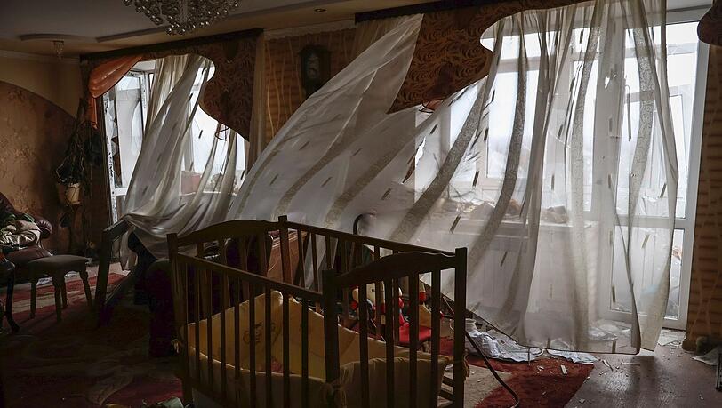 Gespenstische Szene: Eine verlassene und durch Beschuss beschädigte Wohnung in Bachmut.