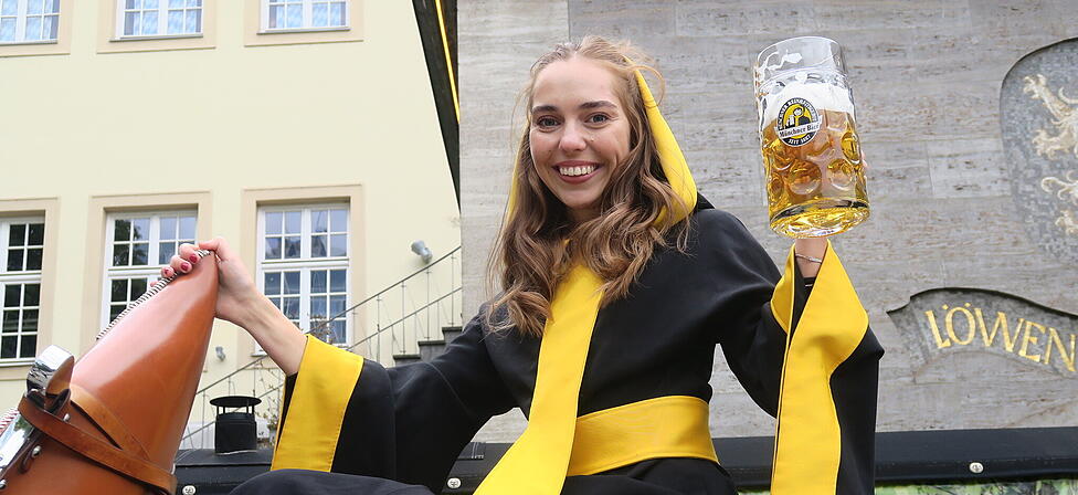 Sina Hochreiter (27) ist das neue M&uuml;nchner Kindl. Damit darf sie unter anderem den pr&auml;chtigen Einzug der Wiesnwirte anf&uuml;hren und beim Trachten- und Sch&uuml;tzenzug mitreiten. Der AZ erz&auml;hlt Hochreiter, wie sie sich auf diese Aufgaben vorbereitet.