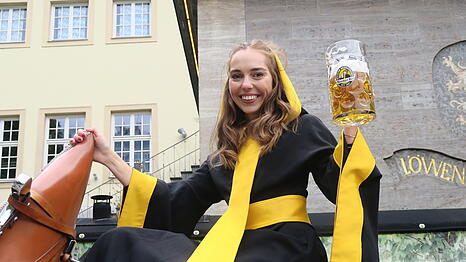 Sina Hochreiter (27) ist das neue M&uuml;nchner Kindl. Damit darf sie unter anderem den pr&auml;chtigen Einzug der Wiesnwirte anf&uuml;hren und beim Trachten- und Sch&uuml;tzenzug mitreiten. Der AZ erz&auml;hlt Hochreiter, wie sie sich auf diese Aufgaben vorbereitet.